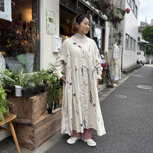 René フラワープリント ワンピース RINコラボ】リネン染色ドライフラワープリントワンピース