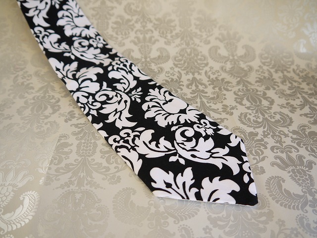 ブラックダマスク　メンズタイ／トレンディ・タイズ