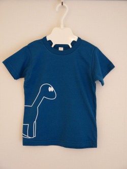 ＜オーガニックコットン100％＞Tシャツ（インディゴブルーdino）／マニー＆サイモン