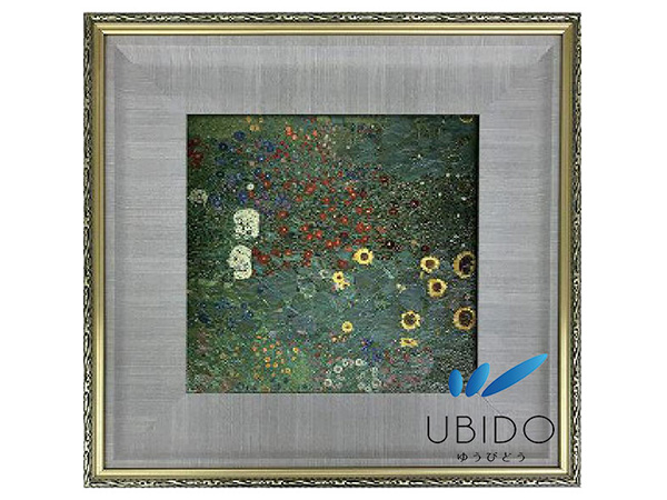 ひまわりのある田舎の庭