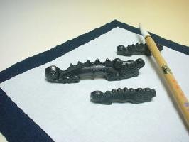 筆置文鎮　大　＜アンギラス＞