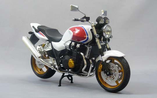 【スカイネット】1/１２完成品バイク CB1300　SUPER　FOUR　（ホワイト/レッド）　