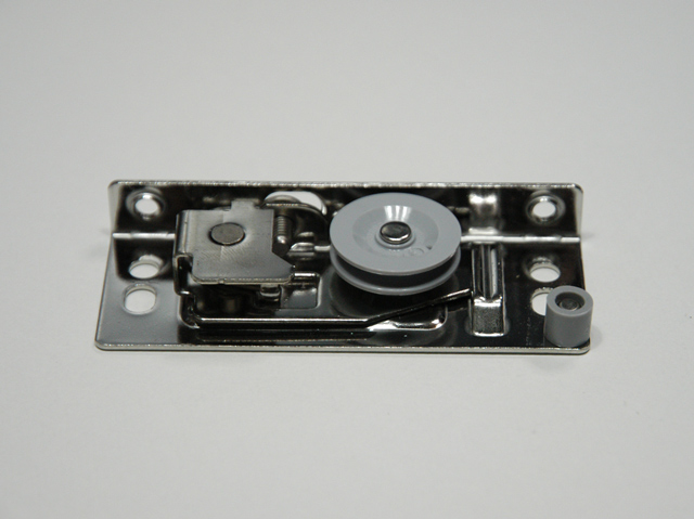 YKKビル用網戸戸車　4K15431　取付ねじ付き