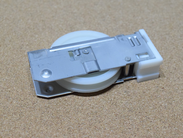 YKK 玄関引戸120型 戸車 K11048 (HHT0010)