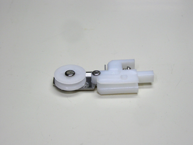 YKK 勝手口引き戸KH用 網戸戸車 2K19088(HHT0084)  （メール便可）