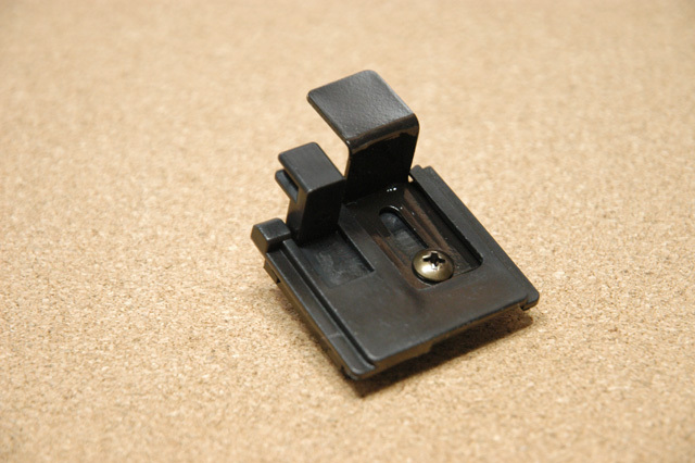 新日軽 ビル用網戸 外れ止め Adp128 Svj431s01 アルミサッシ補修部品の通販専門店 上田パーツショップ