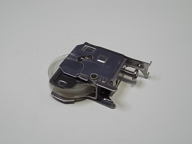 トーヨーサッシ太陽　店舗テラス　戸車　AZWS034