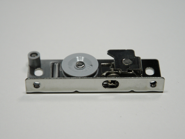 YKKビル用網戸戸車 4K15431 取付ねじ付き