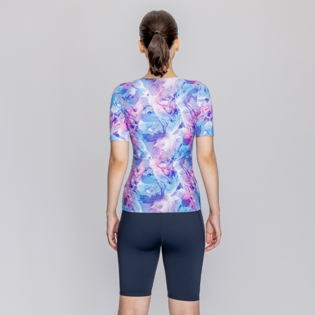 NIKE SWIM公式】ナイキ SP25 総柄ジップ付き半袖セパレーツ 2993131