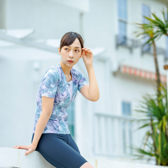 NIKE SWIM公式】ナイキ SP25 総柄ジップ付き半袖セパレーツ 2993131