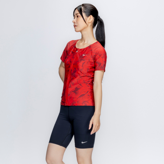 NIKE SWIM公式】【2026SS】ナイキ SS26 半袖ジップ付きプリント