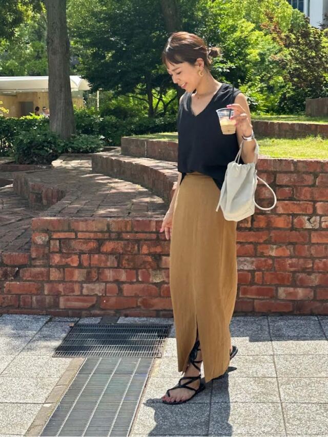 ★LUVISTRUE★CURVED L PLEATS SKIRT(KHAKI)★正規品/直送料込 Linen side slit straight skirt ( 3color )