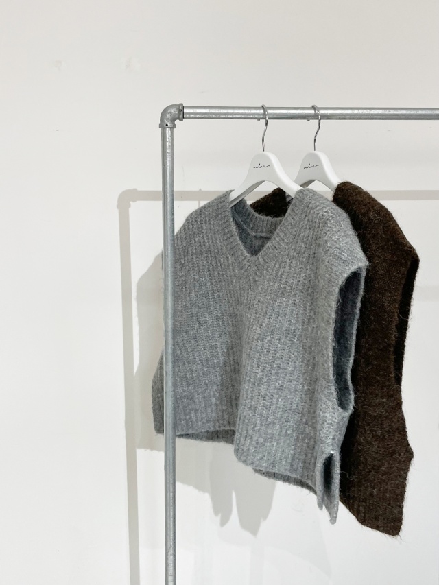 【週末限定お値下げ】NKNIT mini V-neckKNITvest ニット 新品未使用】NKNIT mini V neck knit vest