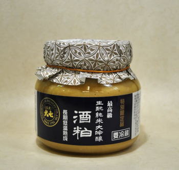 【追熟４５００日】この酒粕もただものではない！なんと大七生もと純米大吟醸袋吊り長期熟成酒粕　550ｇ