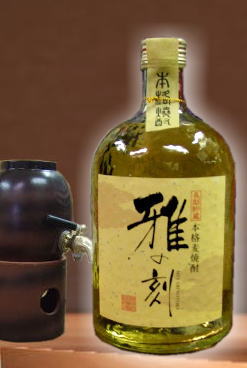 樫樽貯蔵によって熟成されただけの価値をお届けします。 麦焼酎 雅の刻25度 720ml