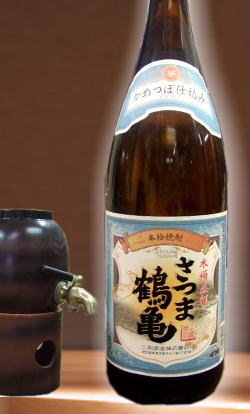 【限定入荷】甕壷仕込み・昔ながらの木桶蒸留器・白麹 芋の旨みや香りがイイ。芋焼酎 さつま鶴亀 1800ml