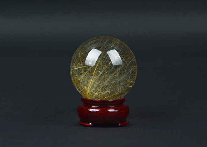 水晶！天然水晶玉 ルチルクォーツ 台座付 No.726 【水晶】【クリスタル】【風水】【インテリア】【ルチルクォーツ】【パワーストーン】