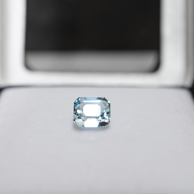 宝石 アクアマリン