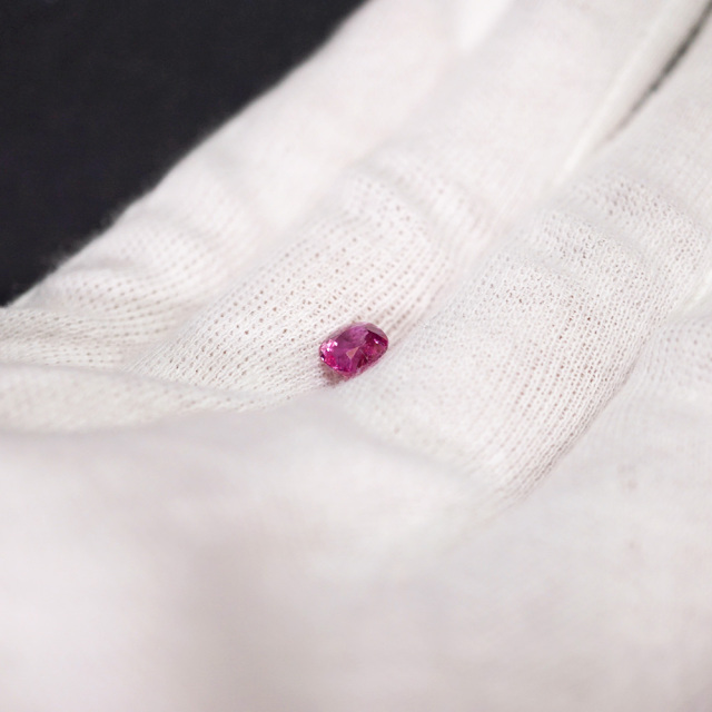 宝石 ピンクサファイア ルース 1.07ct 約5.84×約5.08×約3.81mm 鑑別書