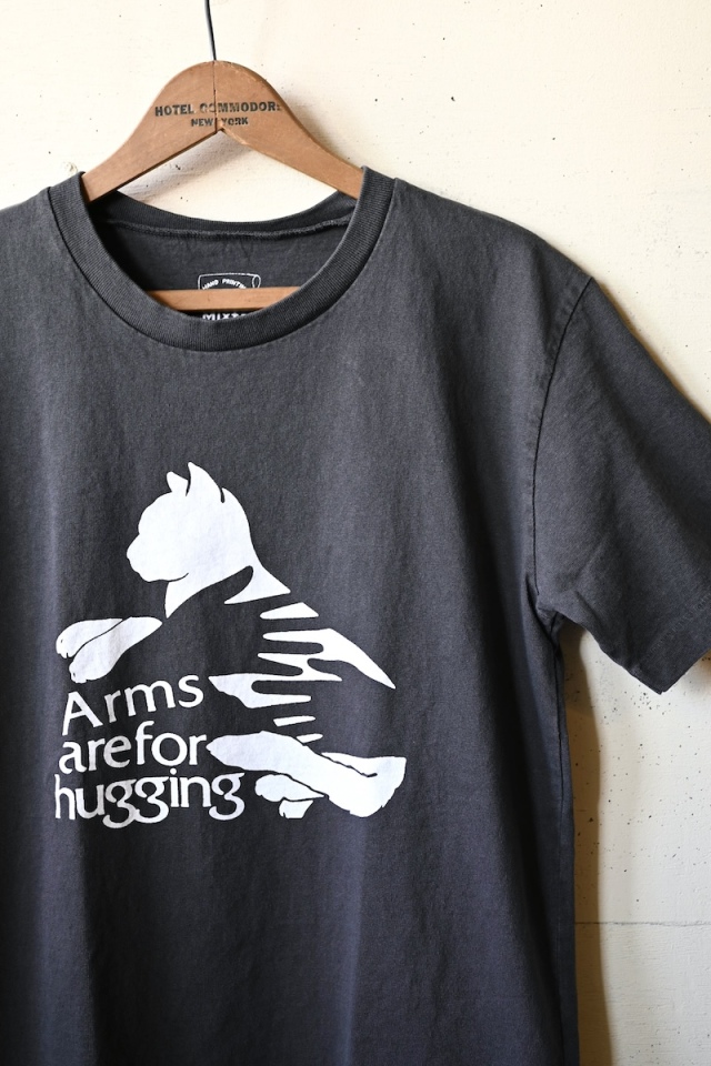 MIXTA Printed Tee HUG Vintage Black-1