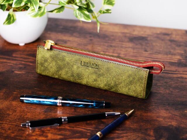 「テイル」 オリーバ　ゴールド　三角マチペンケース