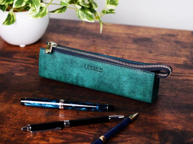 「テイル」 ペトロ―リオ　シルバー　三角マチペンケース