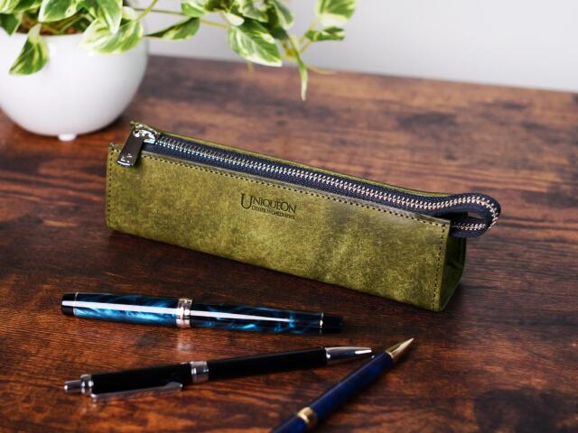 「テイル」 オリーバ　シルバー　三角マチペンケース