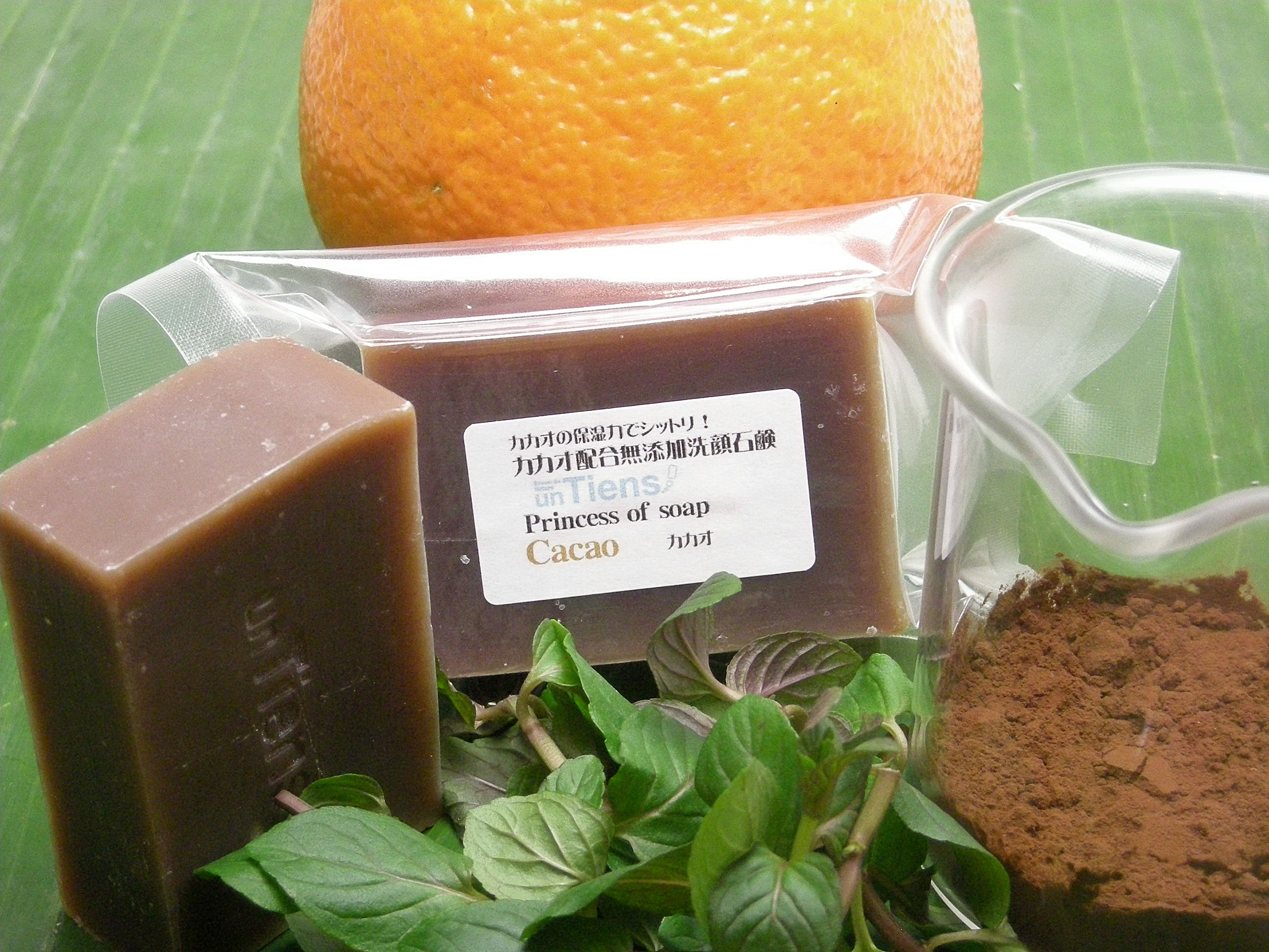 直　石鹸 竹炭配合で気になる毛穴の黒ずみも、しつこい日焼け止めも一発洗浄