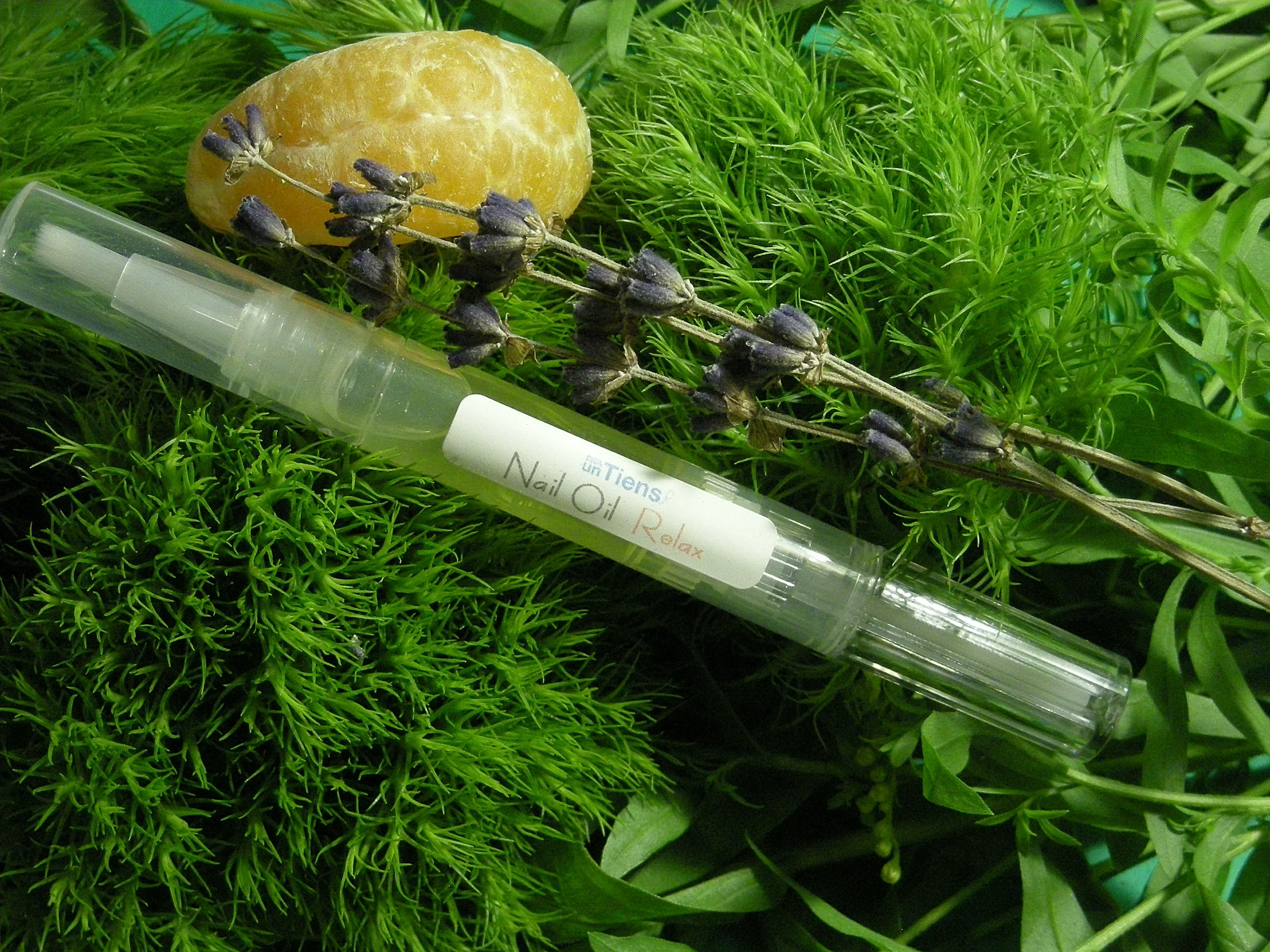 乾燥で割れやすくなった弱った爪に！ササクレが気になる方に！ホホバ