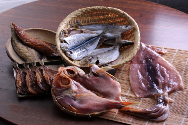 お歳暮 お中元 ご贈答 魚伝絶品干物セット 真鶴の老舗ひもの通販なら魚伝 うおでん へ