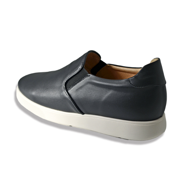 レザースニーカー　スリッポン