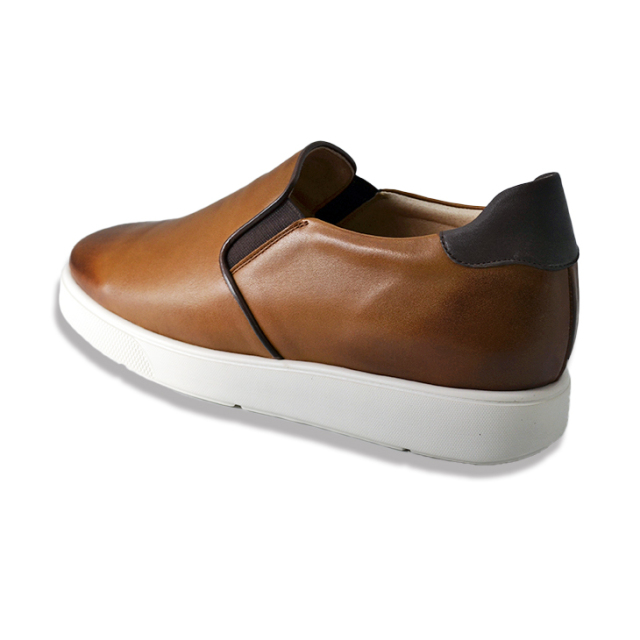 レザースニーカー　スリッポン