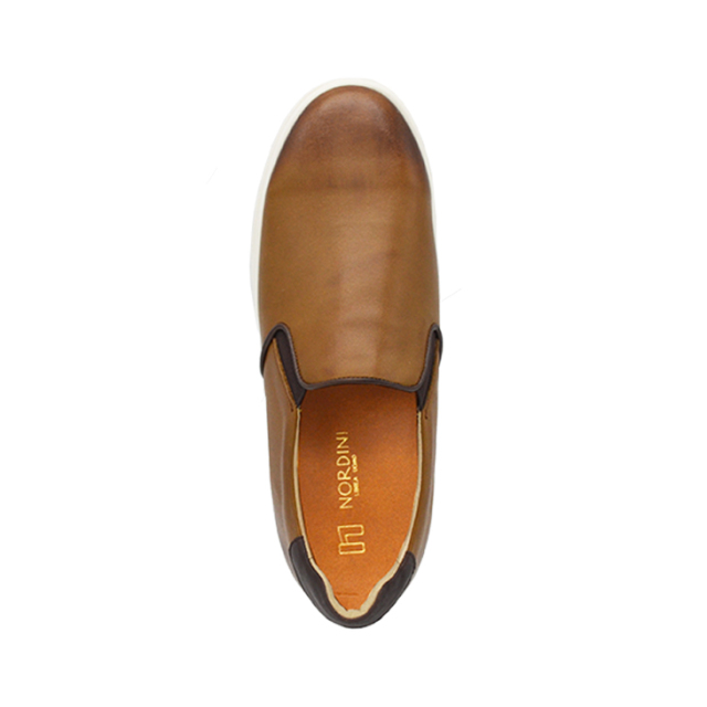 レザースニーカー　スリッポン