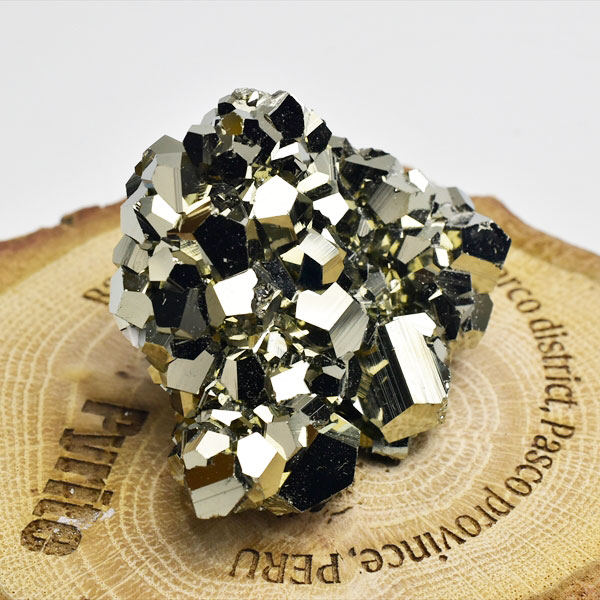 パイライト　ラクラカンチャ　原石　五角十二面体　結晶　パイリトヘドロン　pyrite pyritohedron racracancha　パワーストーン
