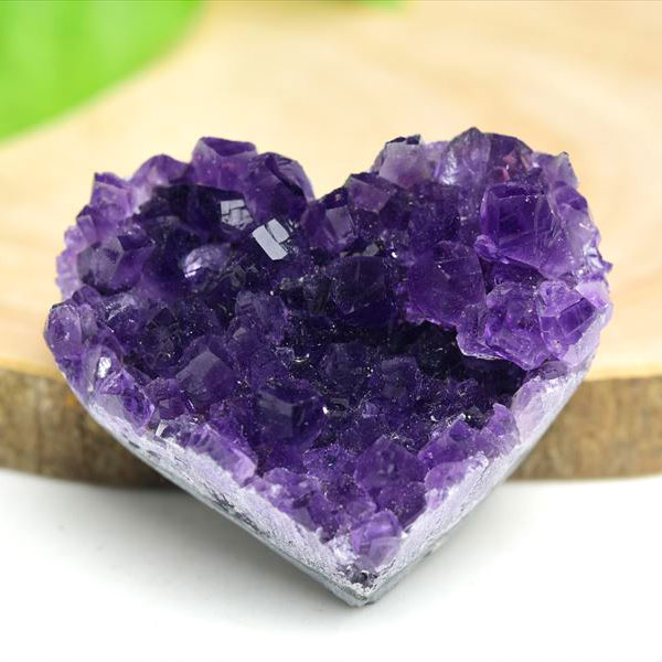 ２月誕生石　高品質　ウルグアイ産　アメジスト　ハート型　クラスター　原石 ウルグアイ産 アメジスト ハート型｜クラスター｜原石｜置物｜アップ