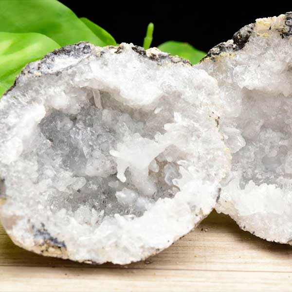 トランカスジオード　ジオード　割れている　割ってある　蛍光　チワワジオード　水晶ジオード　晶洞　メキシコ産　ジオードクラッキング