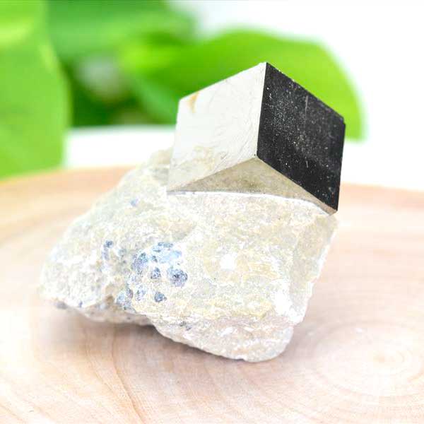 スペイン産パイライト 母岩付き原石｜立方体結晶｜キュービック