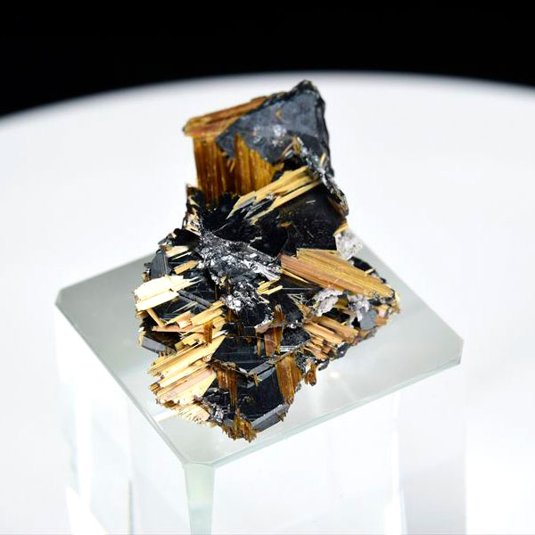 ルチル　ゴールドルチル　針だけ　むき出し　結晶　原石　金針　金運　天然石　パワーストーン