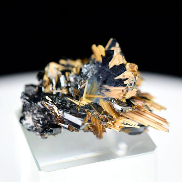 ルチル　ゴールドルチル　針だけ　むき出し　結晶　原石　金針　金運　天然石　パワーストーン