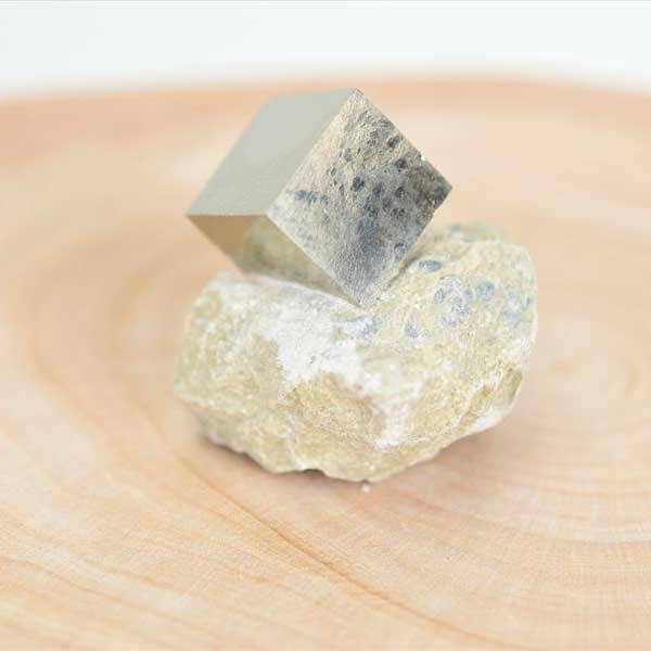 スペイン パイライト 黄鉄鉱 キューブパイライト キュービックパイライト パイライトキューブ Pyrite 母岩付き 原石
