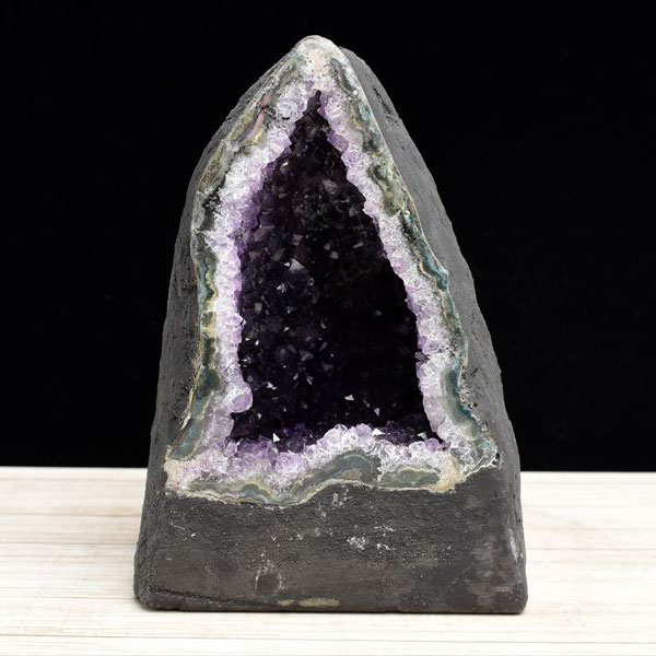 アメジストドーム　幅15cm 高さ15cm 奥行15cm 重量3.7kg アメジストドーム 幅15cm 高さ15cm 奥行15cm 重量3.7kg