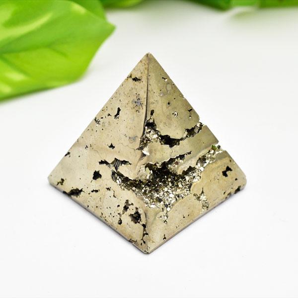 パイライト　黄鉄鉱　ワンサラ鉱山　pyrite　pyramid　ピラミッド　置物　風水　魔除け　天然石　パワーストーン