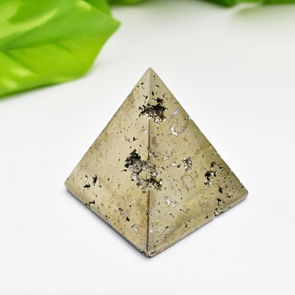 パイライト　黄鉄鉱　ワンサラ鉱山　pyrite　pyramid　ピラミッド　置物　風水　魔除け　天然石　パワーストーン