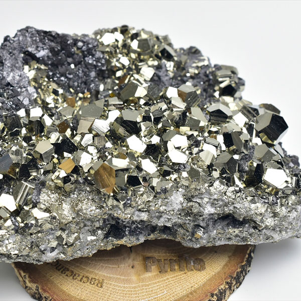 パイライト　ラクラカンチャ　原石　五角十二面体　結晶　パイリトヘドロン　pyrite pyritohedron racracancha　パワーストーン