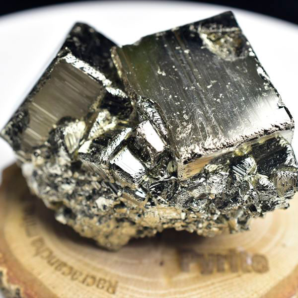 パイライト　原石　結晶　クラスター　黄鉄鉱　Pyrite　racracancha　ラクラカンチャ　天然石　パワーストーン