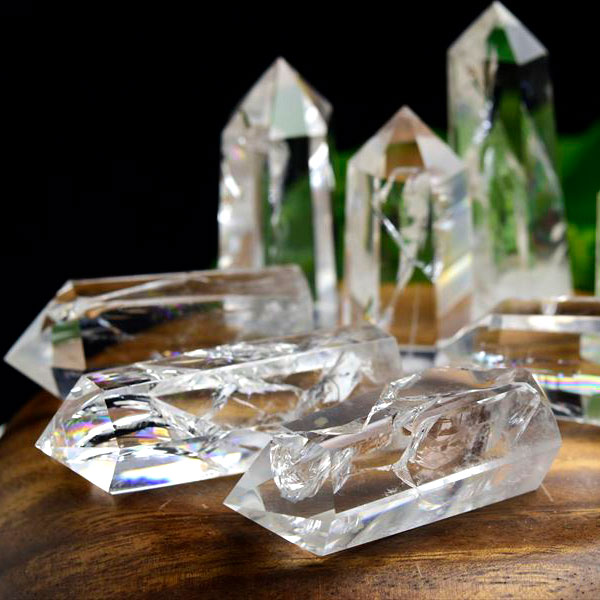レインボー水晶　レインボークォーツ　虹入り水晶　ポイント　六角柱　天然石　パワーストーン