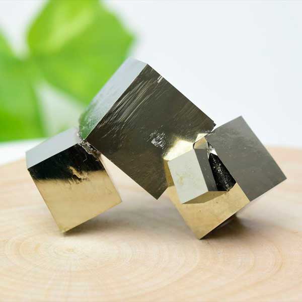 最上級！　パイライト　キューブ型原石　黄鉄鉱　鉱物標本　珍品　水石　根付　翡翠 最上級！ パイライト キューブ型原石 黄鉄鉱 鉱物標本 珍品 水石 根付 翡翠