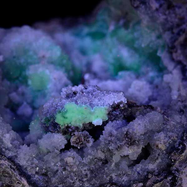 トランカスジオード　ジオード　割れている　割ってある　蛍光　チワワジオード　水晶ジオード　晶洞　メキシコ産　ジオードクラッキング