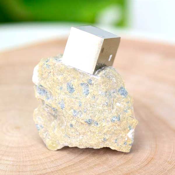 スペイン パイライト 黄鉄鉱 キューブパイライト キュービックパイライト パイライトキューブ Pyrite 母岩付き 原石