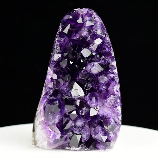 アメジストクラスターを卸価格で販売中。在庫量・品質、業界